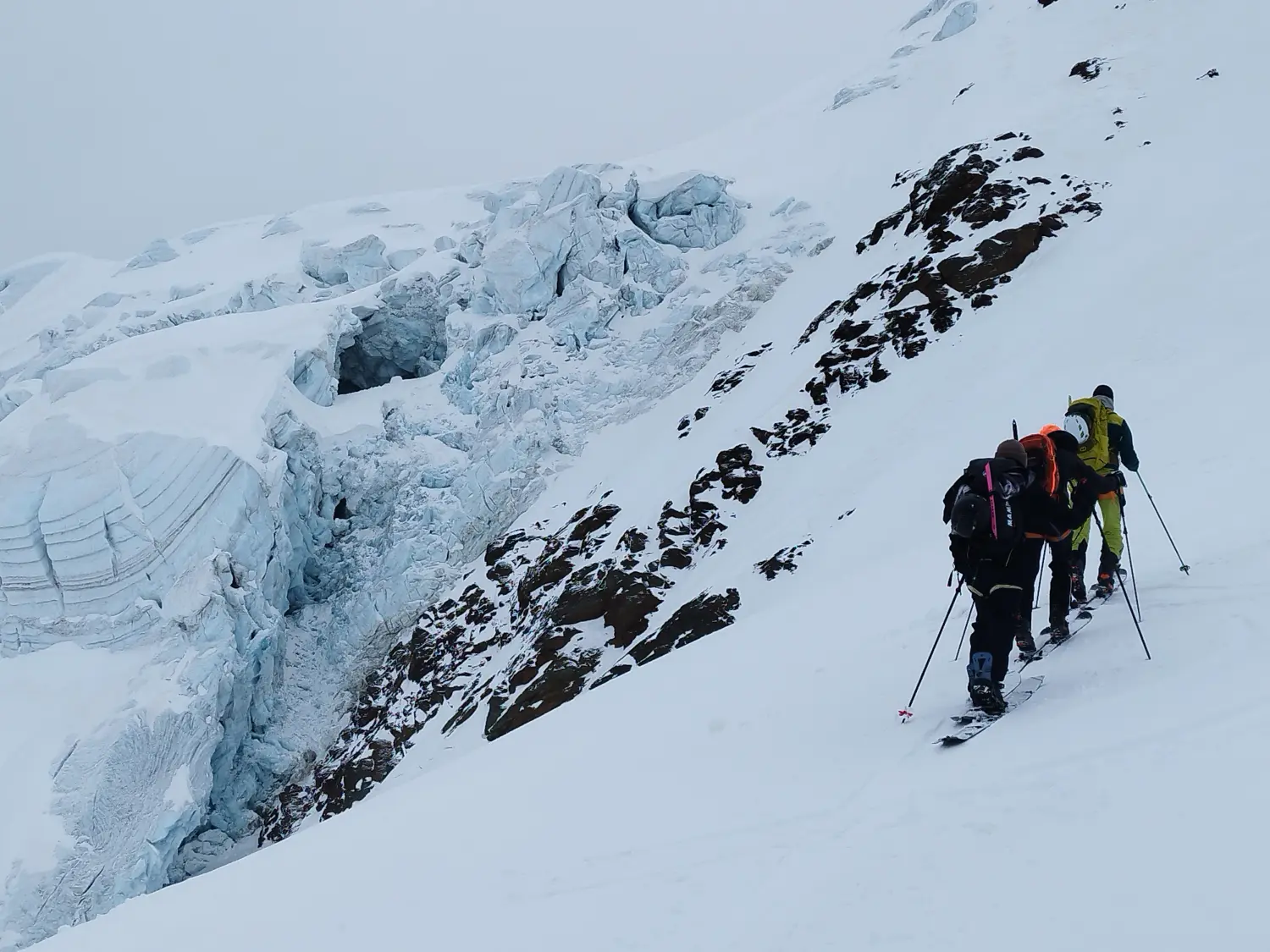Skidurchquerung Ortler bei Bergspur